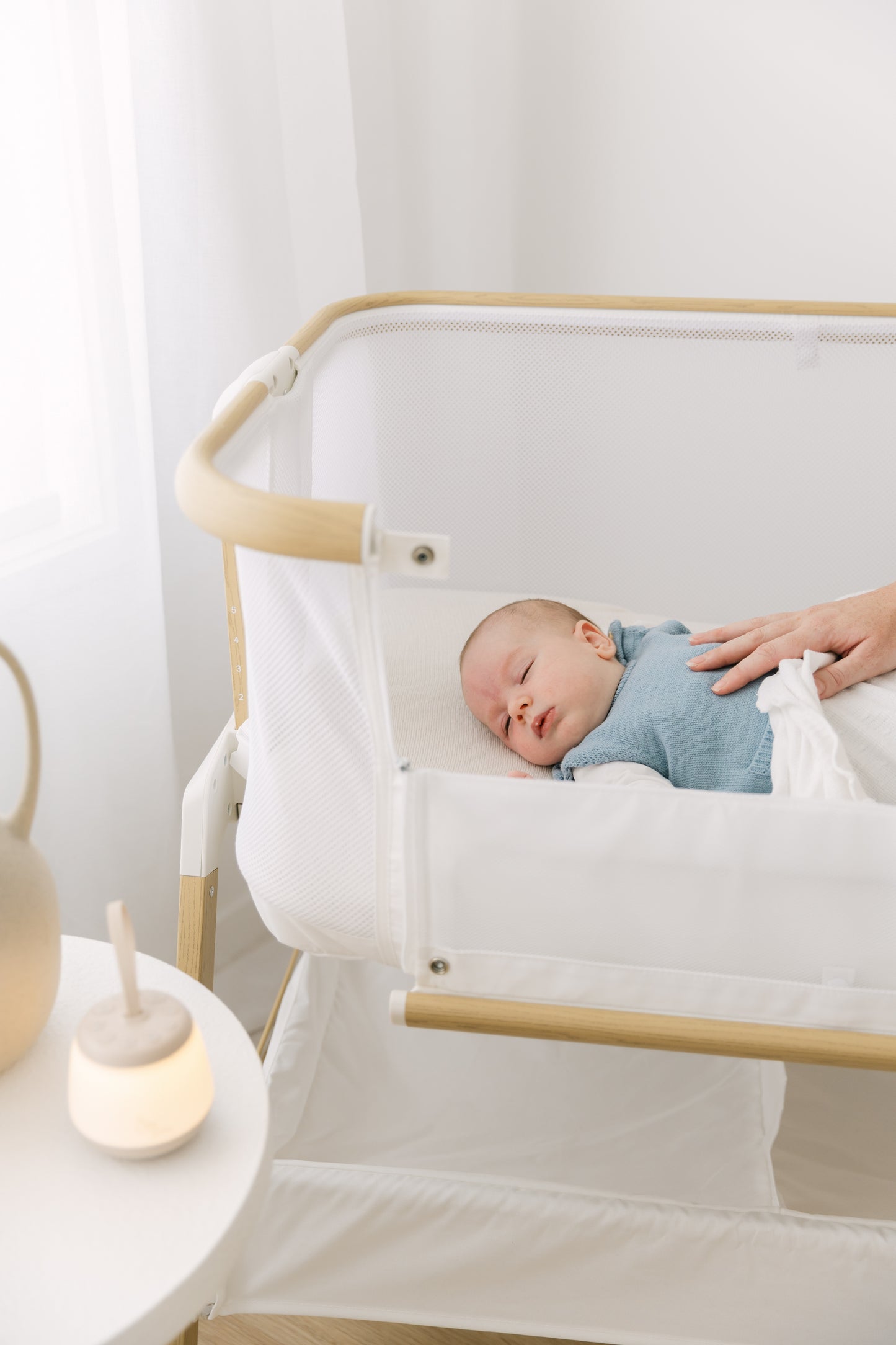 Shooshie portable white noise machine and night light